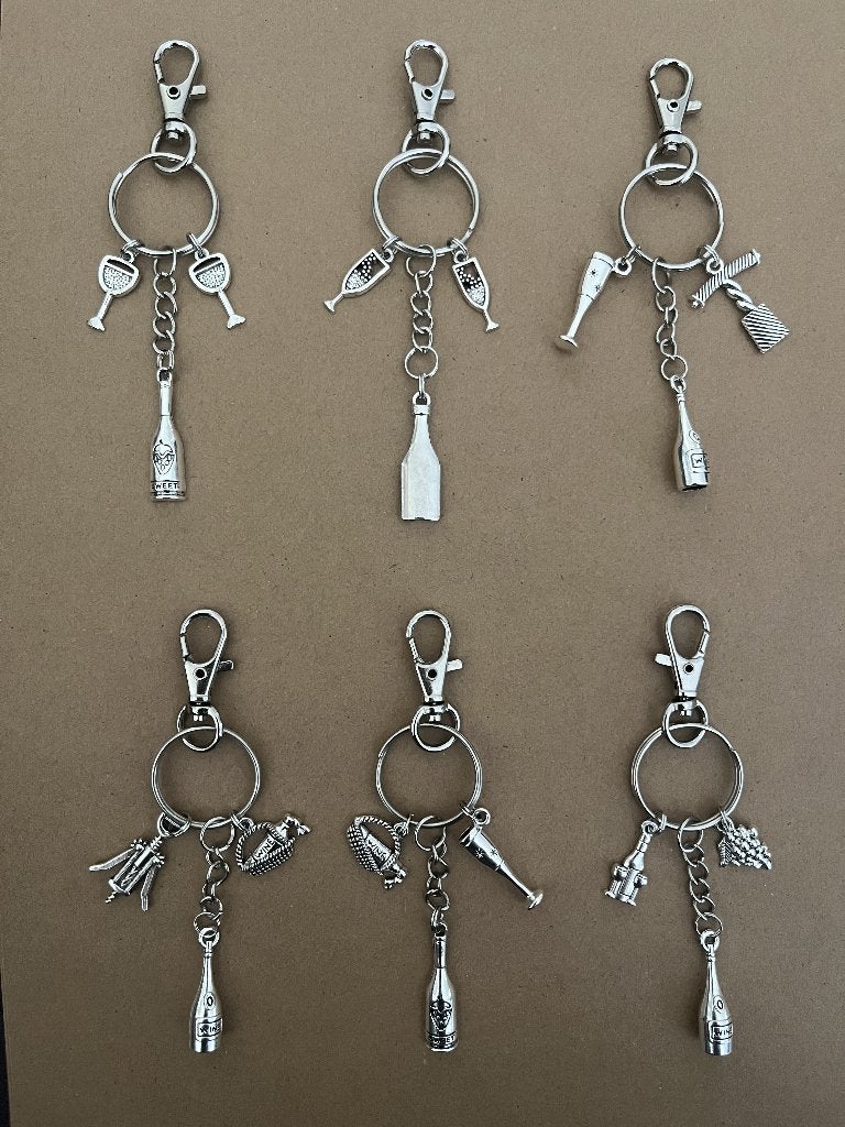 6 verschillende sleutelhangers wijn, glas, druif, wijnfles, Ophalen of Verzenden, Nieuw, Overige typen