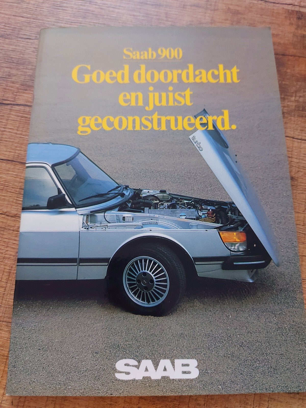 dikke Saab 900 keurige informatieve folder model 1983, Boeken, Ophalen of Verzenden, Zo goed als nieuw, Overige merken