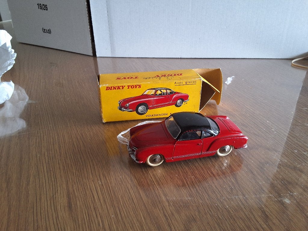 ​origineel dinky-toys 24M volkswagen karmann-giia met ramen, Hobby en Vrije tijd, Ophalen of Verzenden, Zo goed als nieuw, Auto