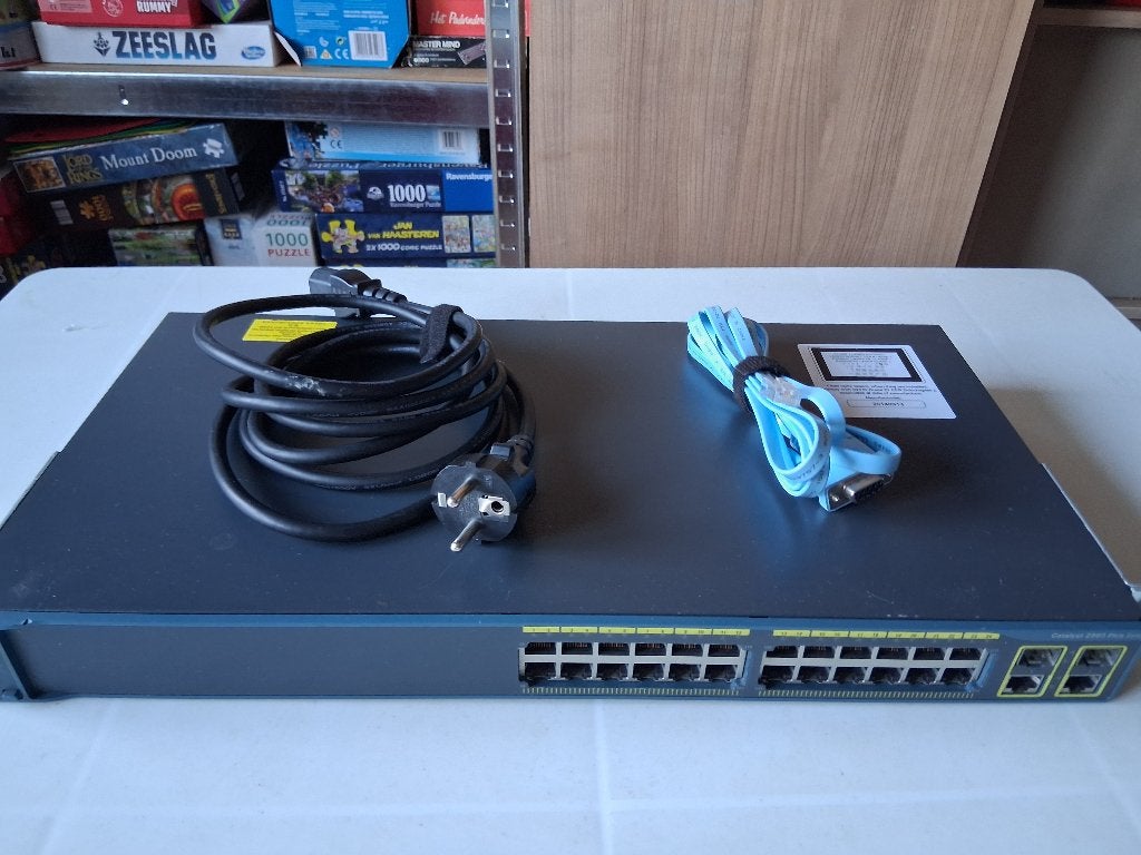 Cisco Catalyst 2960 Series Switch - 24 Fast Ethernet-poorten, Computers en Software, Netwerk switches, Ophalen of Verzenden, Gebruikt