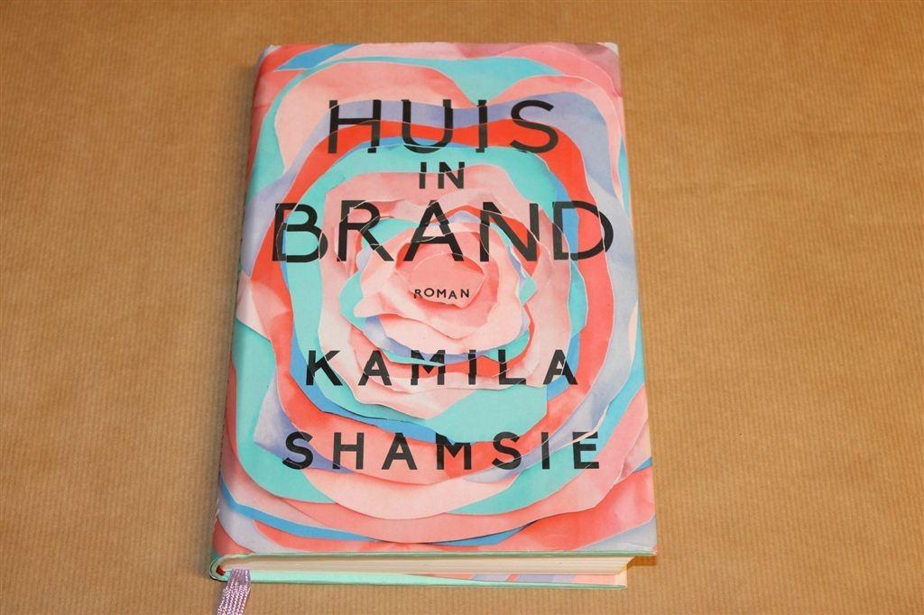 Huis in Brand — Indringende Roman over een Moslimgezin, Boeken, Ophalen of Verzenden, Gelezen