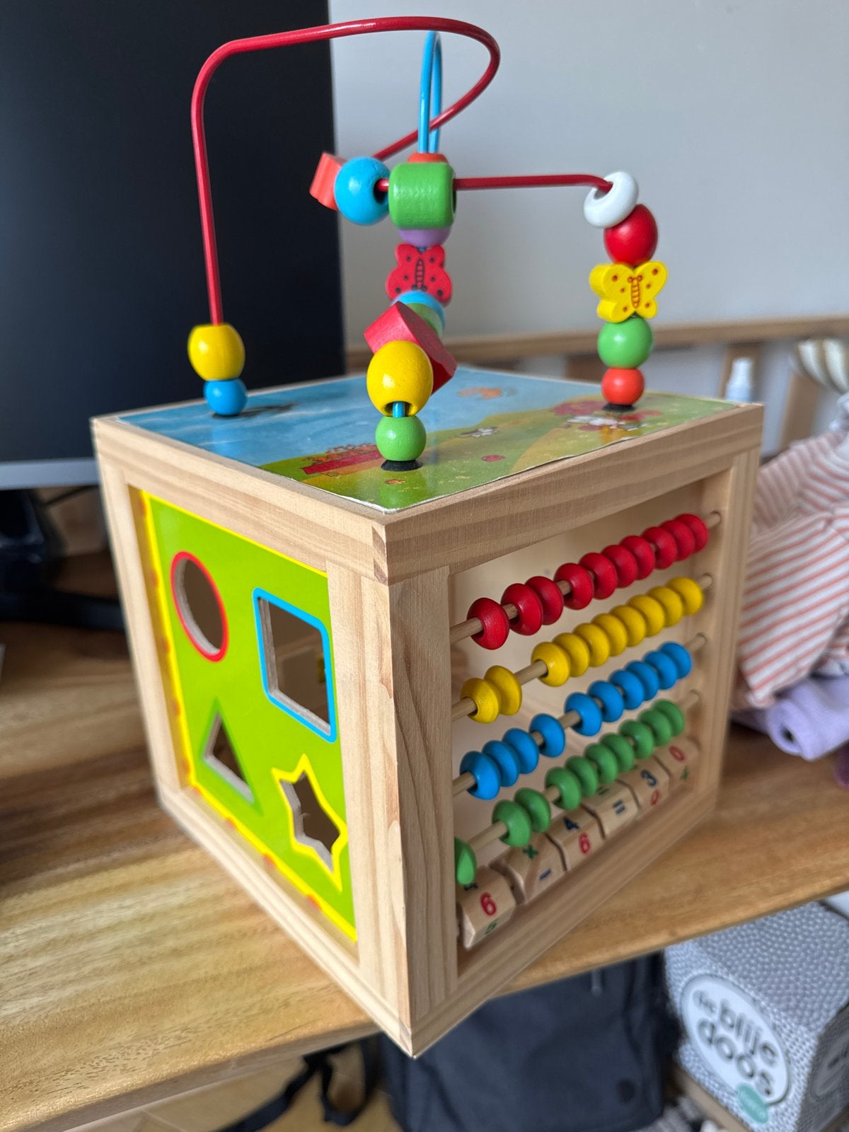 Houten activiteitenkubus met kralen en vormen, Ophalen of Verzenden, Zo goed als nieuw, Overige typen