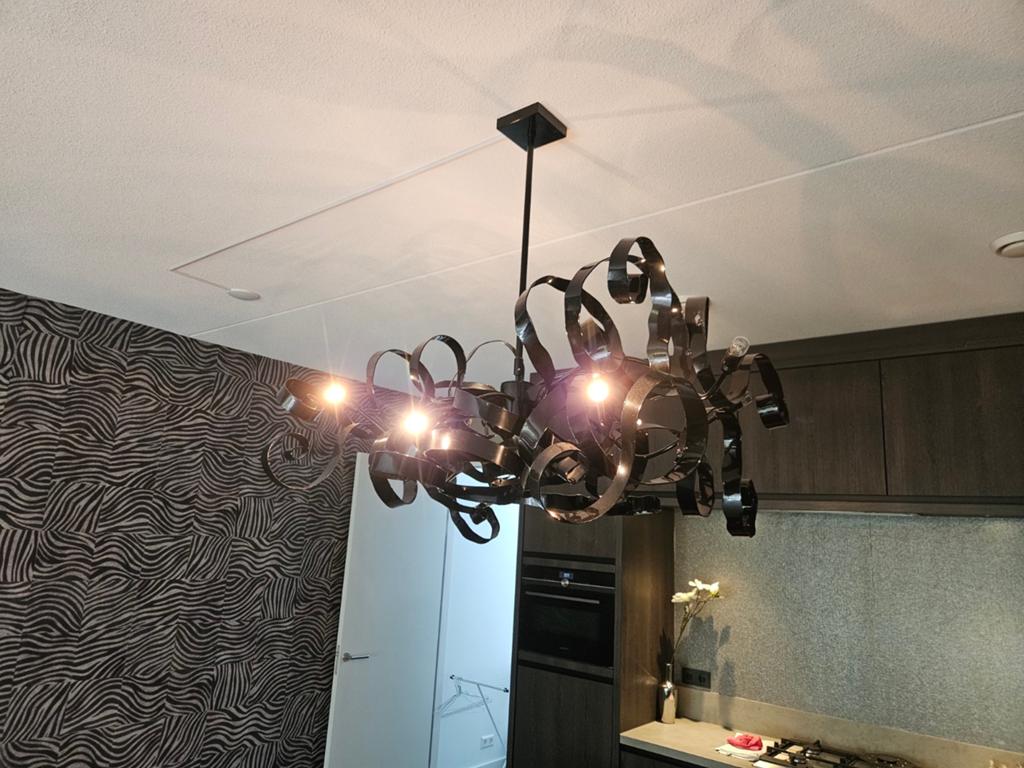 Hanglamp van zwart gespoten staal., Ophalen of Verzenden, Zo goed als nieuw