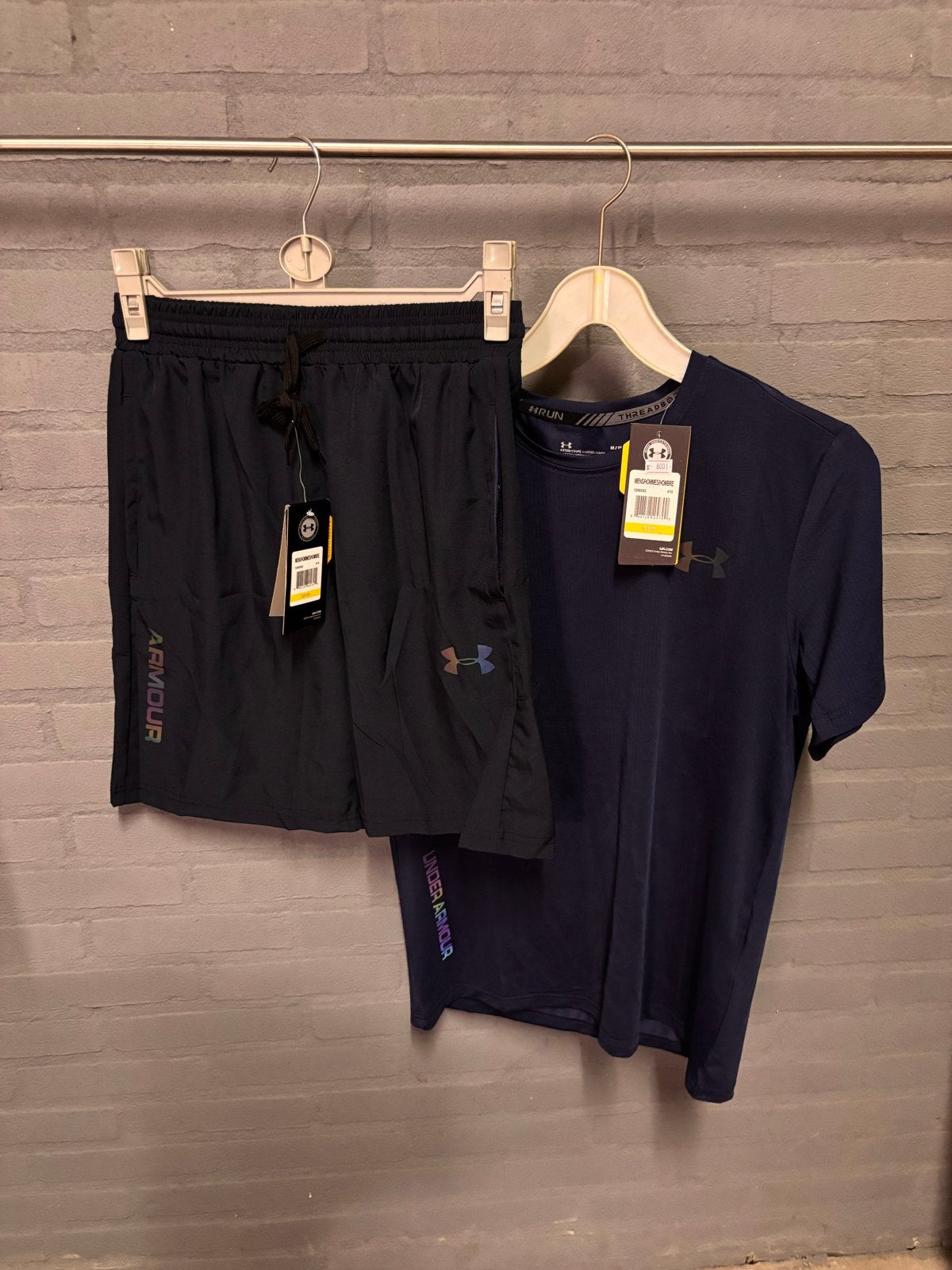 Under Armour Zomer Setje Donkerblauw Nieuw met Kaartjes Maat, Ophalen of Verzenden, Nieuw, Maat 48/50 (M), Blauw