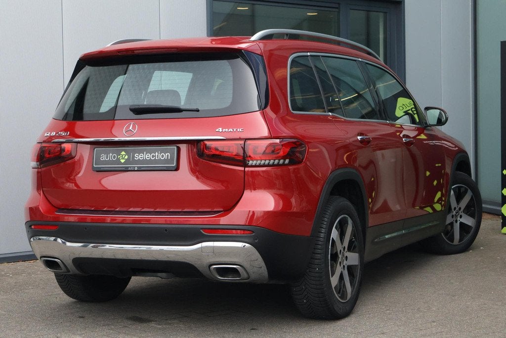 Mercedes-Benz GLB 250 4MATIC Premium / Trekhaak / Matrix led, Auto's, Mercedes-Benz, Automaat, Gebruikt, Euro 6, 4 cilinders