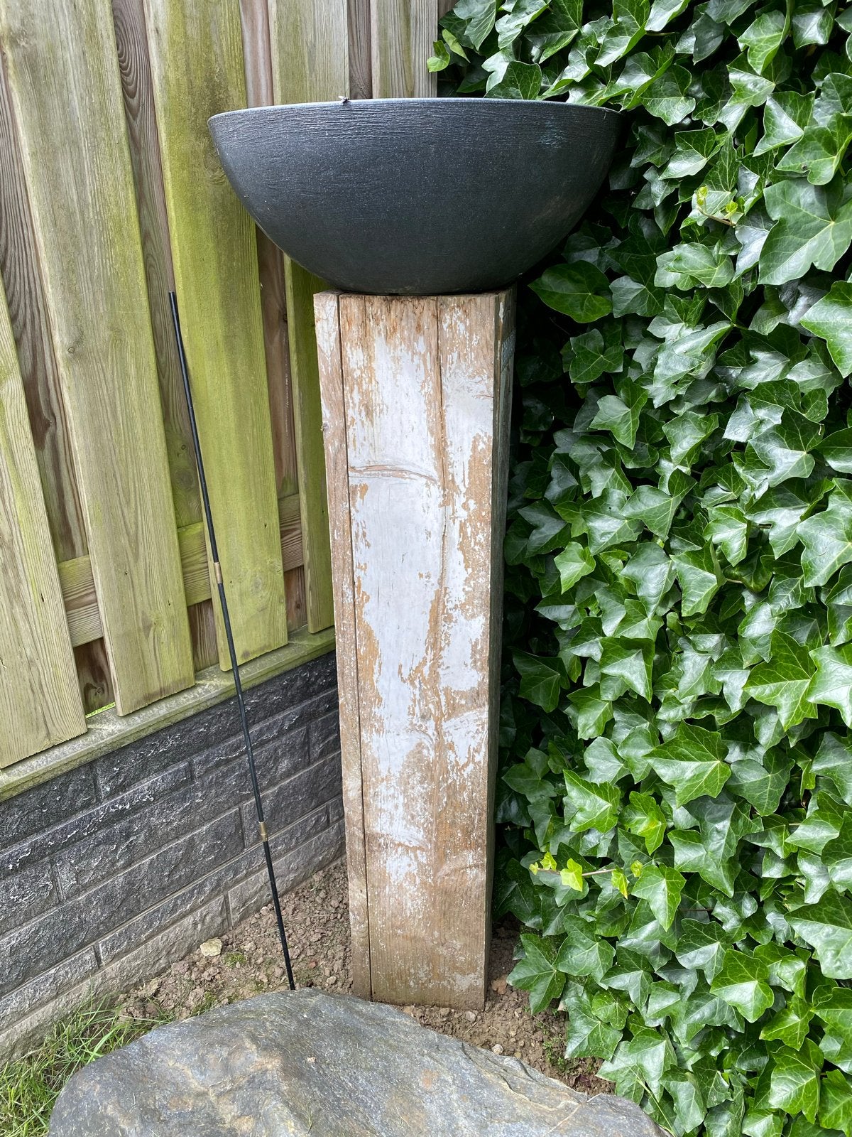 Decoratieve zuil met zwarte bloempot, Tuin en Terras, Ophalen of Verzenden, Gebruikt