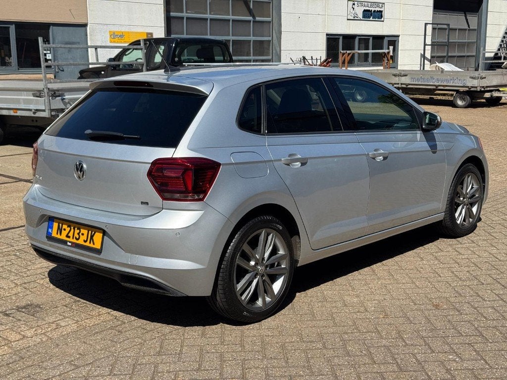 Volkswagen Polo 1.0 TSI 95PK 5D Bluemotion 7-DSG 2018 Grijs, Zwart, 95 pk, Alcantara, Bedrijf