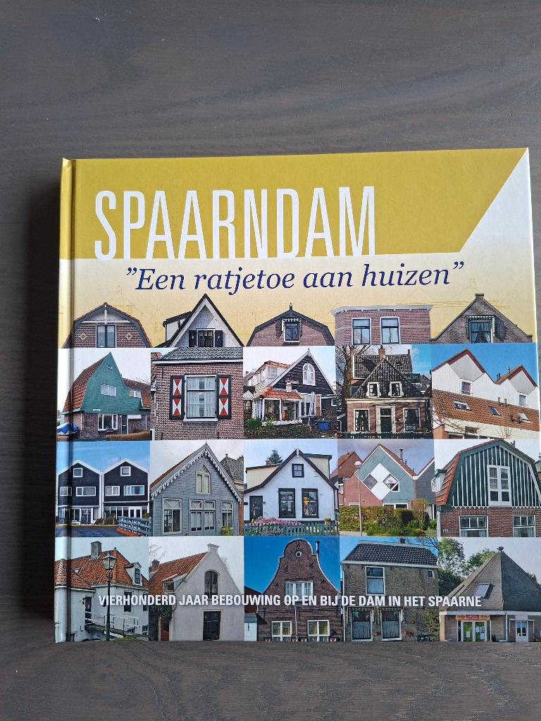 Spaarndam: Een ratjetoe aan huizen - Historisch boek, 20e eeuw of later, Historische Werkgroep IJmond, Ophalen of Verzenden, Zo goed als nieuw