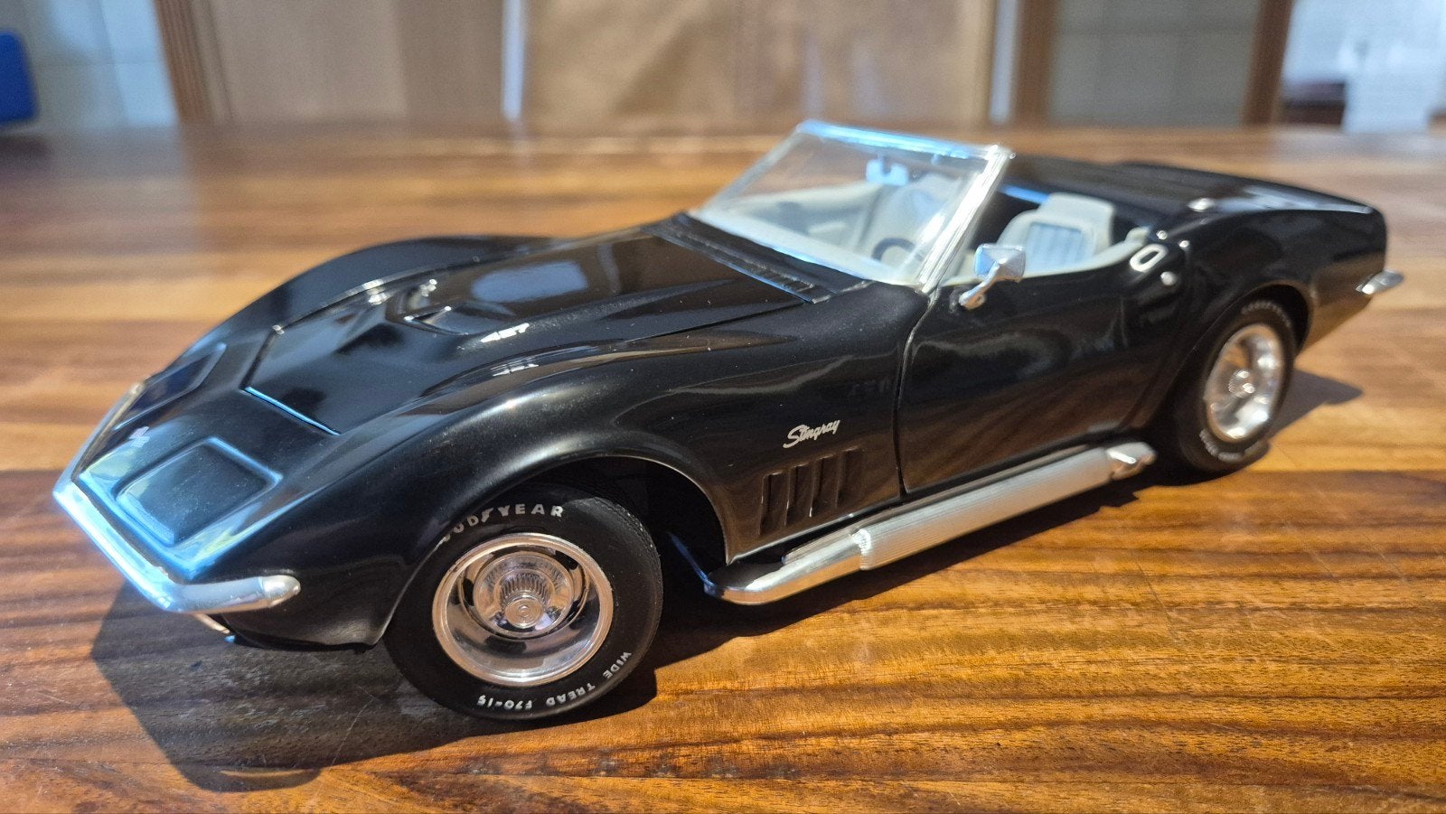 1:18 1969 Corvette Stingray 427ci - Revell, Ophalen of Verzenden, Zo goed als nieuw, Auto, Revell