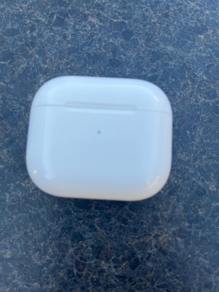 Apple AirPods Oplaadcase (alleen case), Ophalen of Verzenden, Gebruikt, Overige merken, Draadloos