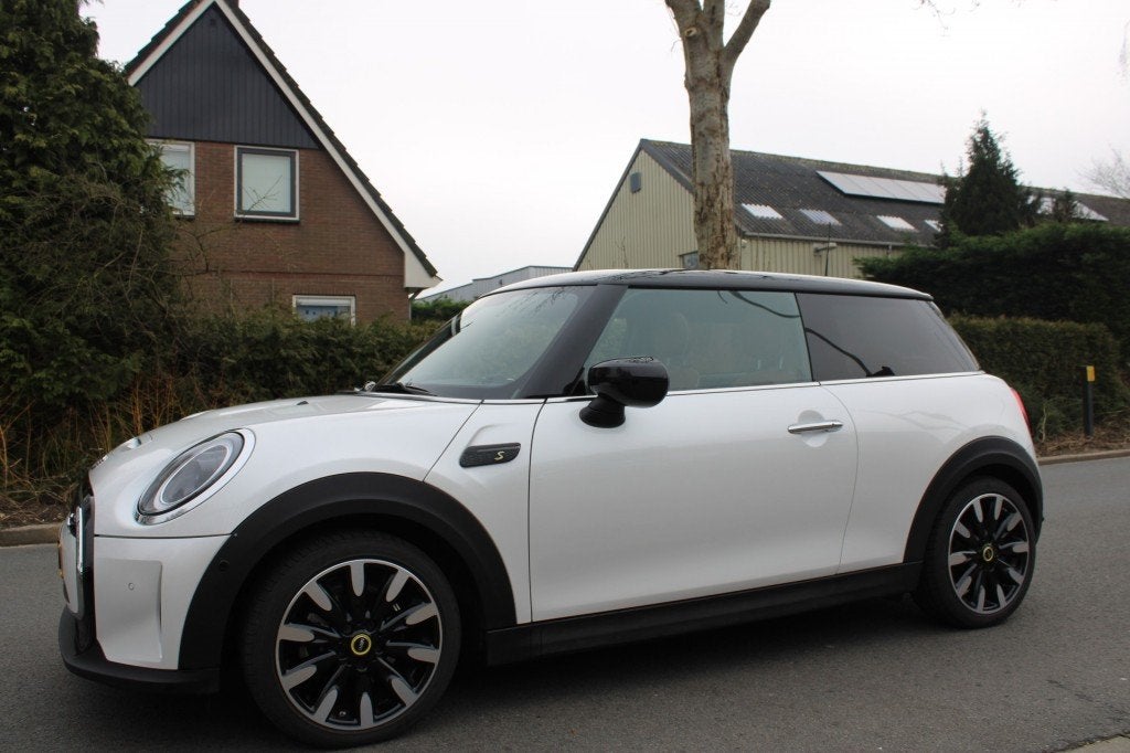 Mini COOPER SE Mini Mini Electric Camden Edition 33KWH, Auto's, Met garantie (alle), 4 stoelen, 184 pk, Te koop