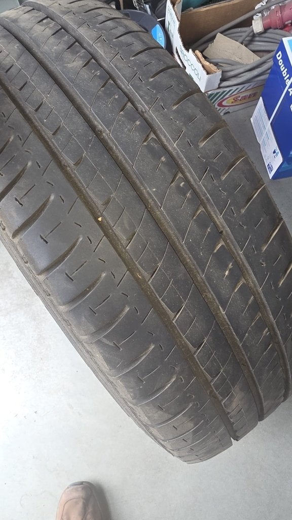 Michelin band 235/65R16C, vrijwel nieuw profiel, Ophalen, 16 inch, 235 mm, Band(en)
