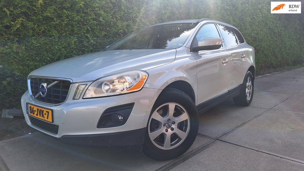 Volvo XC60 2.4D Momentum, Voorwielaandrijving, Gebruikt, Zwart, 1618 kg
