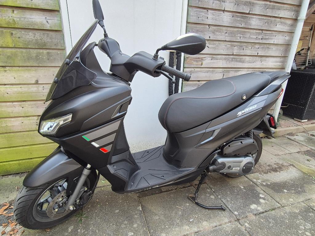 Aprilia SXR 50 (2021) – 1150 km – Onderhouden, Fietsen en Brommers, Ophalen, Maximaal 45 km/u, Zo goed als nieuw, 50 cc