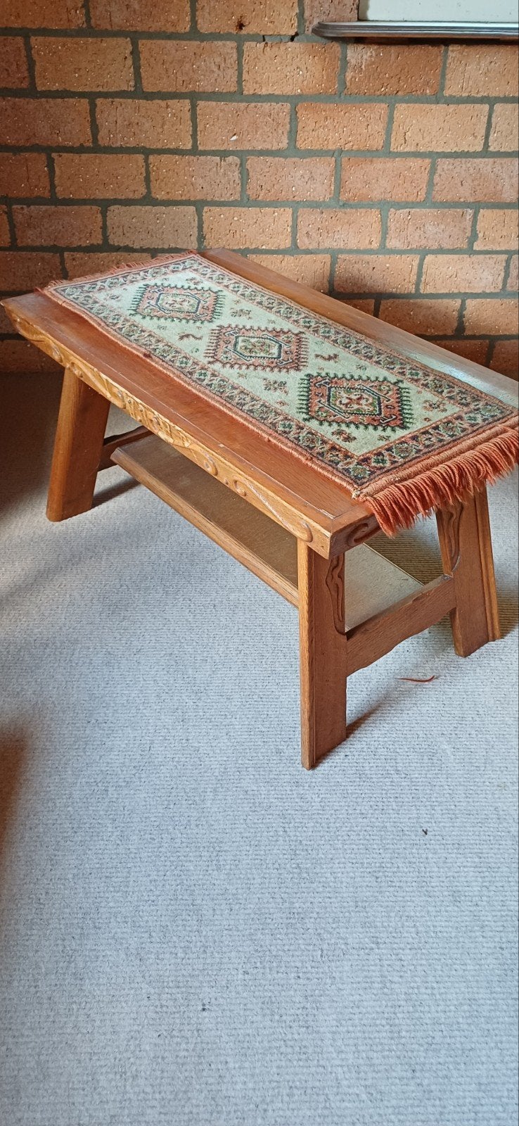 Unieke houten salontafel met oosters tapijtje, Ophalen of Verzenden