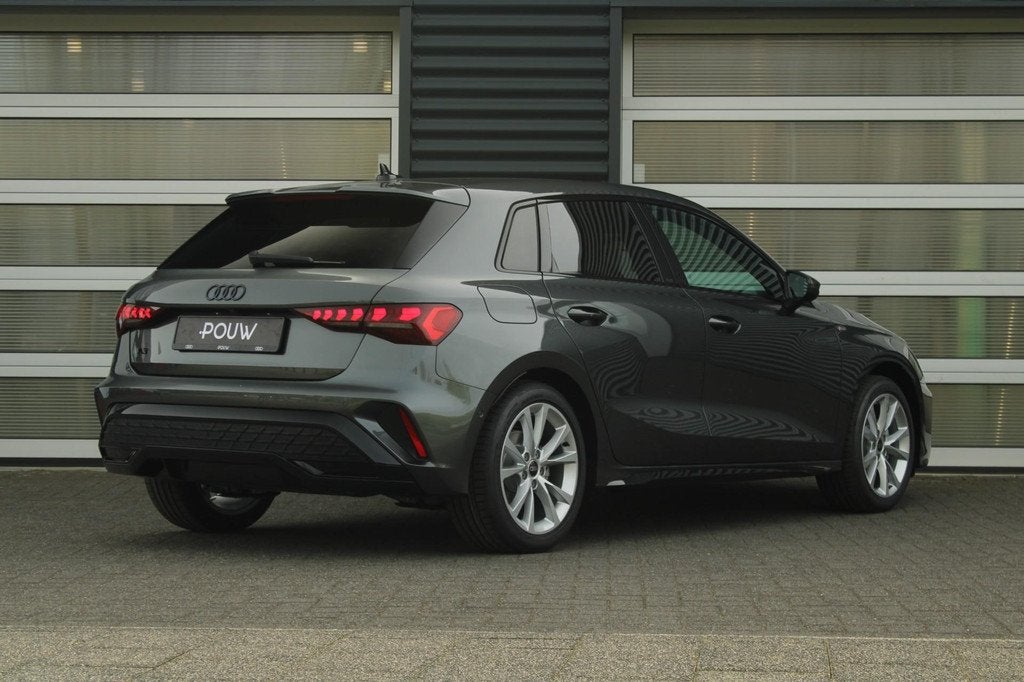 Audi A3 Sportback 35 TFSI 150pk S Edition | Assistentie Pakk, Auto's, Audi, 12 maanden, 1300 kg, 1498 cc, Leder en Stof