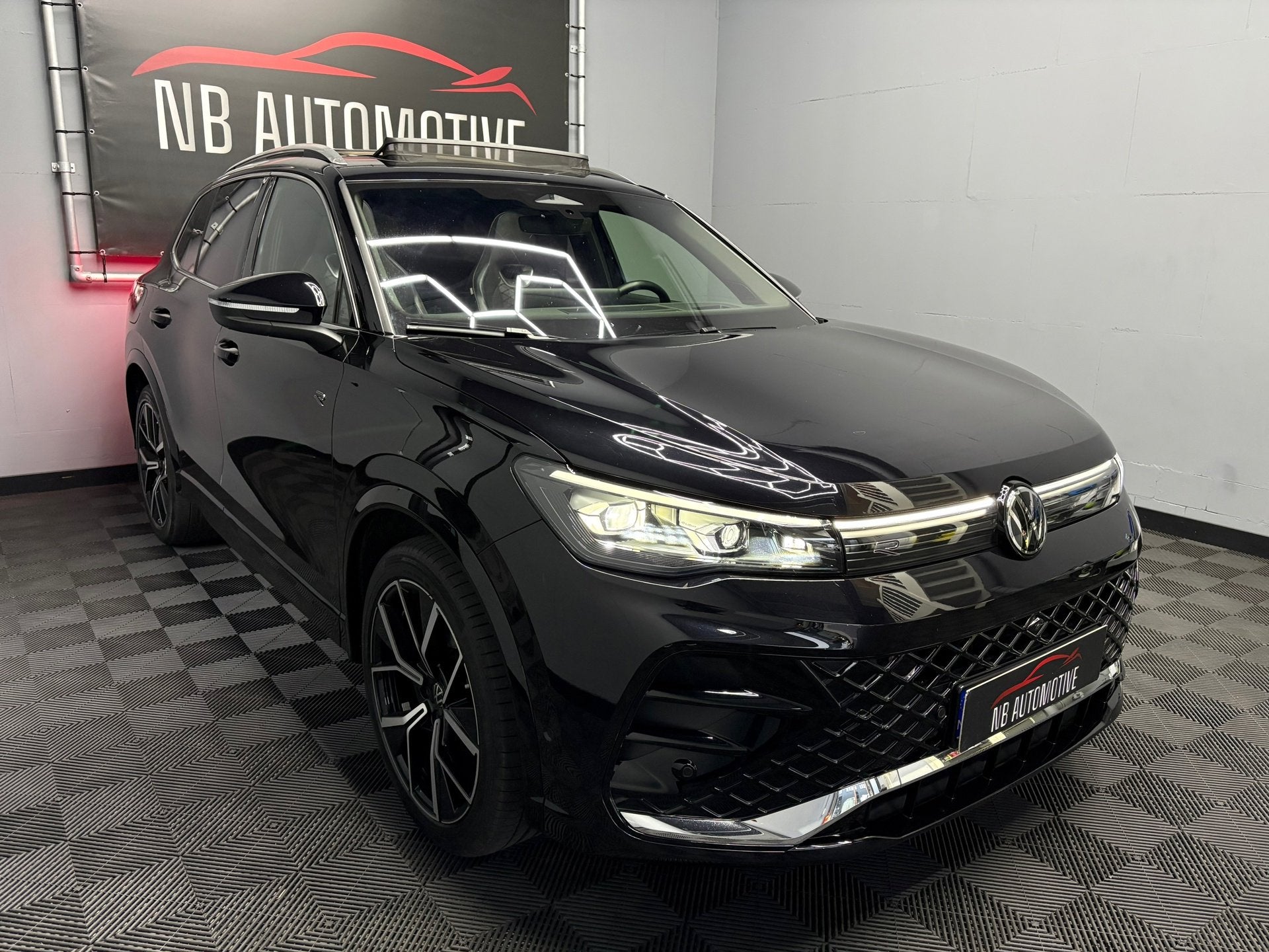 Volkswagen Tiguan 1.5 TSI R-Line Business, Dealer onderhouden, Stof, 4 cilinders, 150 pk
