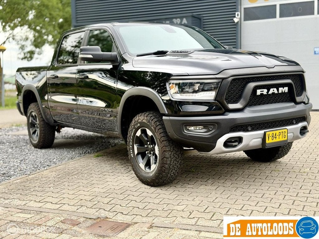 RAM 1500 Rebel 5.7 V8 HEMI | Pano | Luchtvering | 03-2020, Auto's, Automaat, 5654 cc, Leder en Stof, Zwart