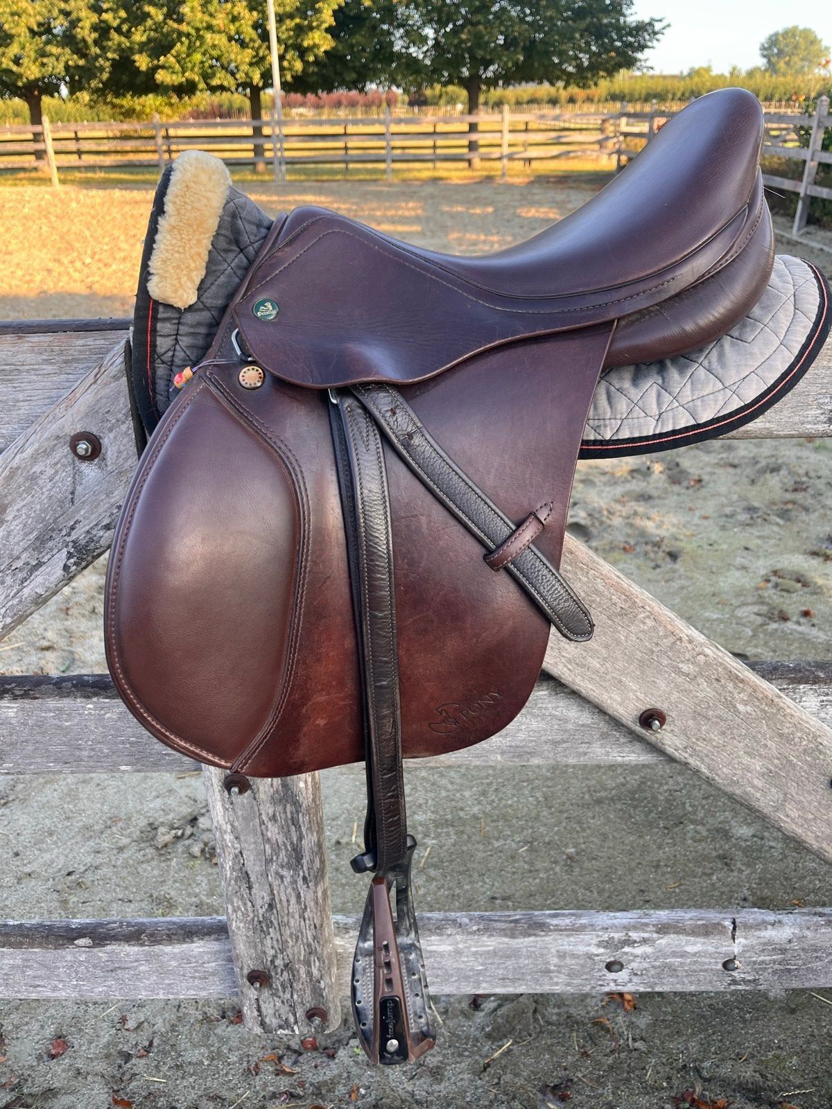 Bruin Prestige pony springzadel, Dieren en Toebehoren, Paarden en Pony's | Zadels, Ophalen, Gebruikt, Springen