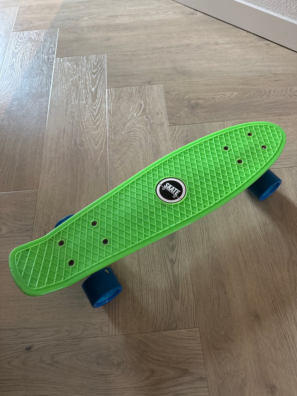 Groen skateboard met rubberen wieltjes, Ophalen, Zo goed als nieuw, Skateboard