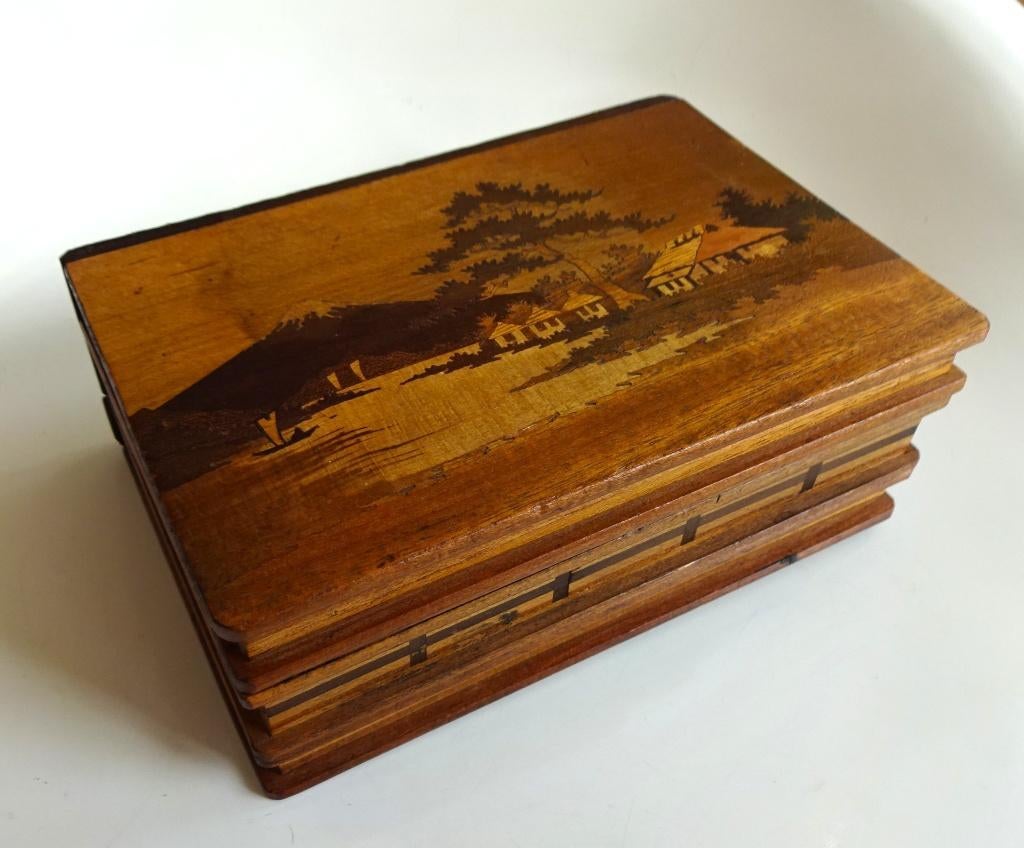 Oud Japans Yosegi houten doosje: boekenstapel met inlegwerk, Antiek en Kunst, Ophalen of Verzenden