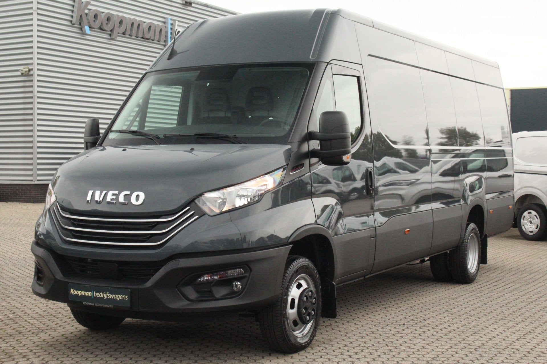 Iveco Daily 35C18V 3.0 180pk 410L L4H2 Dubbellucht | Automaa, Automaat, Achterwielaandrijving, 4 cilinders, Iveco