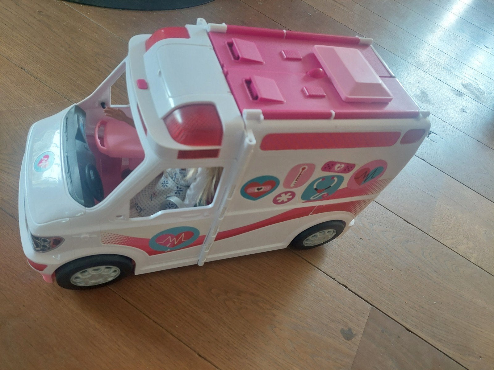 barbie ambulance mrt echt werkende lampen, Ophalen of Verzenden, Zo goed als nieuw, Barbie