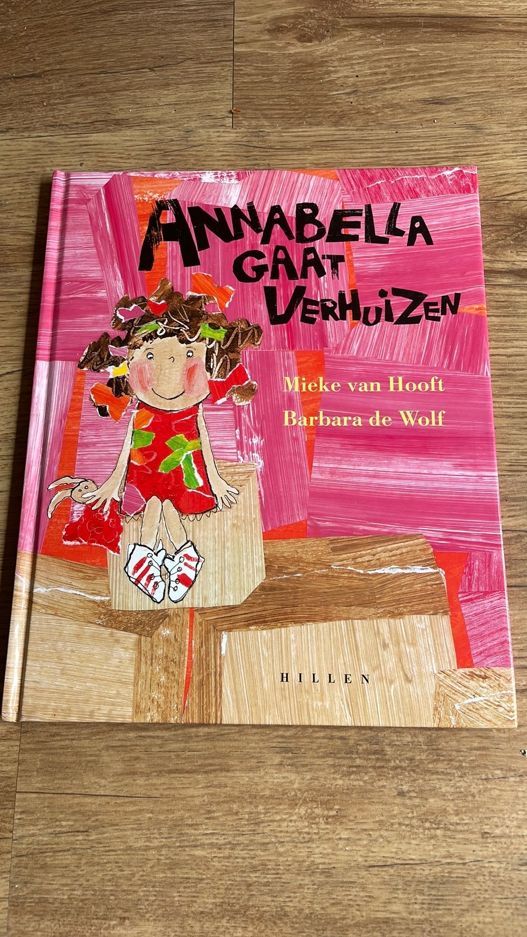 Mieke van Hooft - Annabella gaat verhuizen, Ophalen of Verzenden, Zo goed als nieuw, Mieke van Hooft