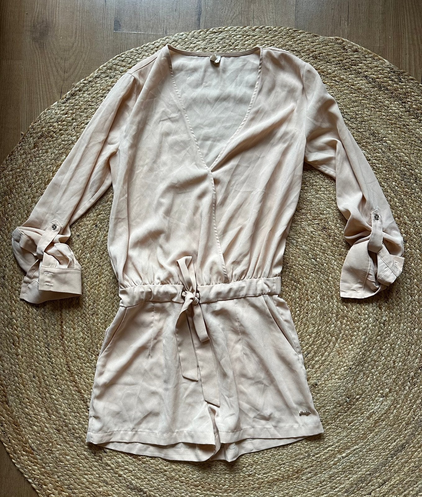 Beige/poederroze wrap playsuit van Jacky Luxury – maat S, Ophalen of Verzenden, Zo goed als nieuw, Maat 38/40 (M), Beige