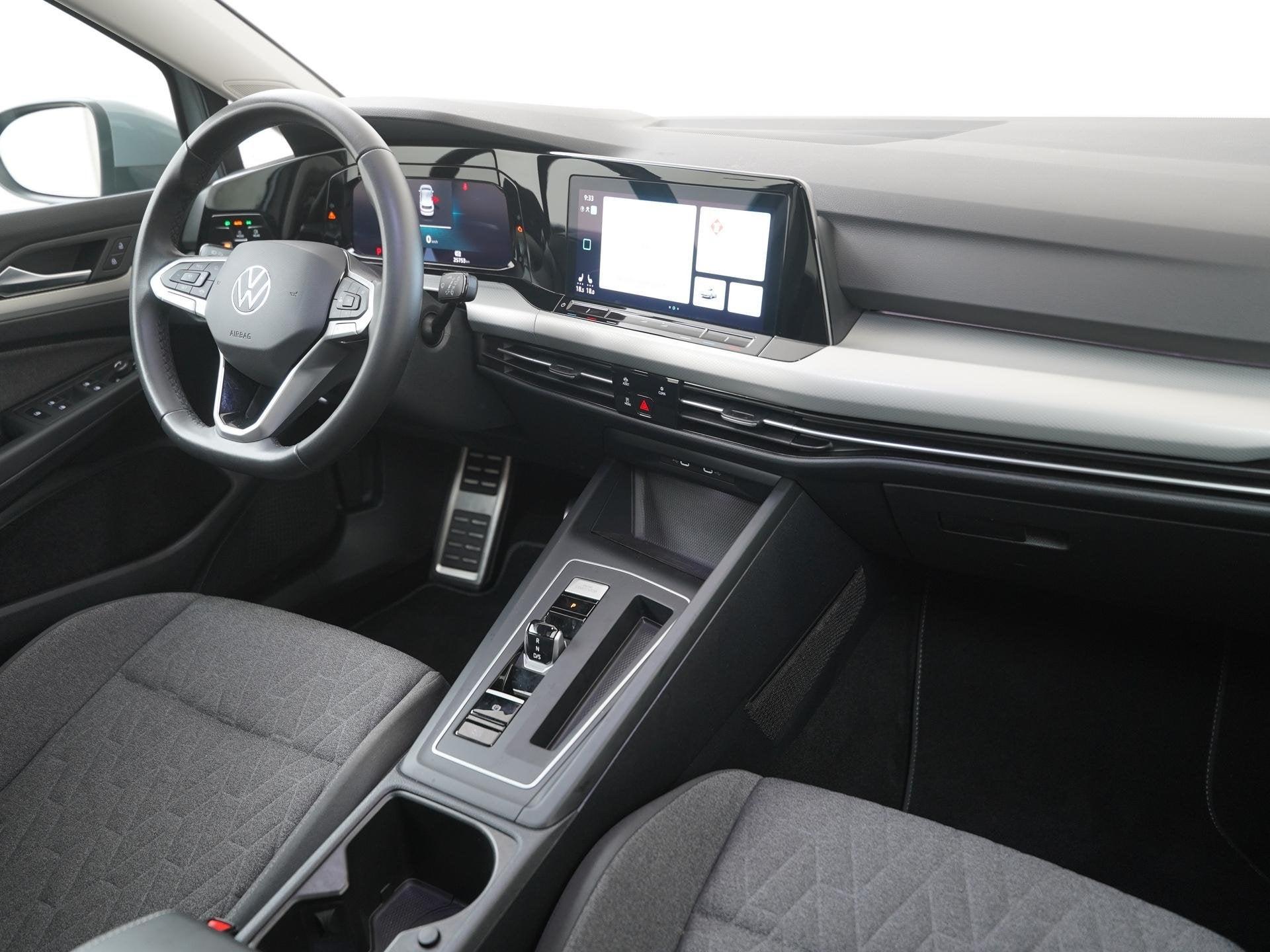 Volkswagen Golf 1.0 eTSI Move DSG | Schuifdak | Camera | Zon, Stof, Gebruikt, Euro 6, 1204 kg