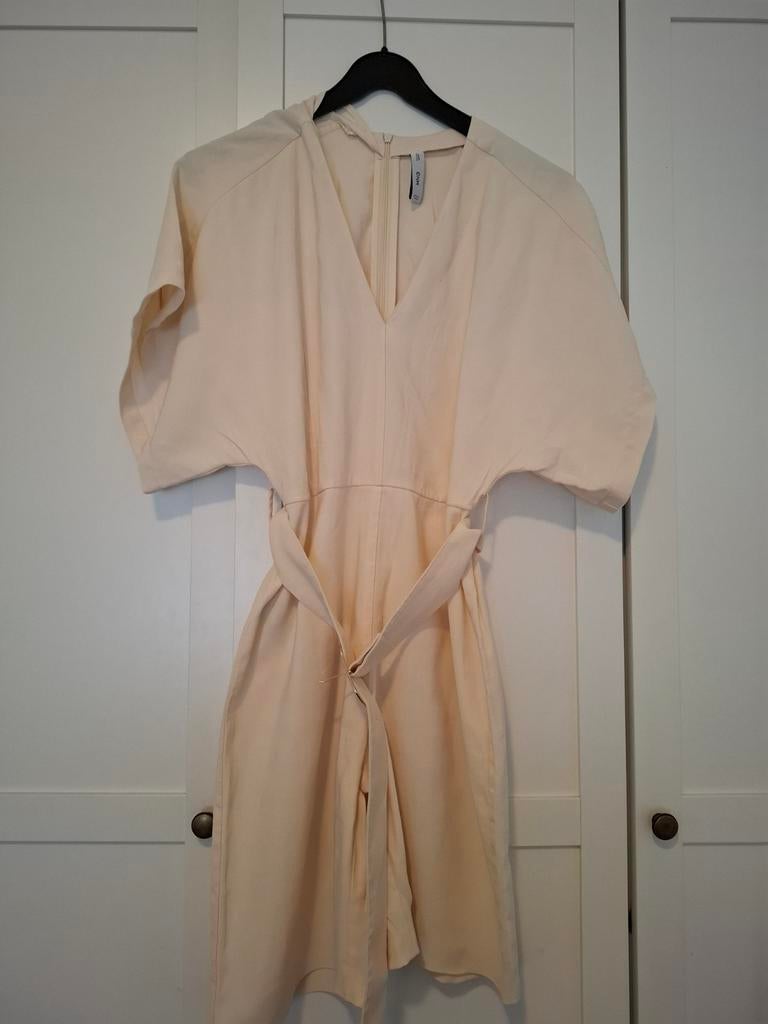 Beige playsuit MNG maat 34 | viscose | met ceintuur, Mango, Beige, Ophalen of Verzenden, Zo goed als nieuw
