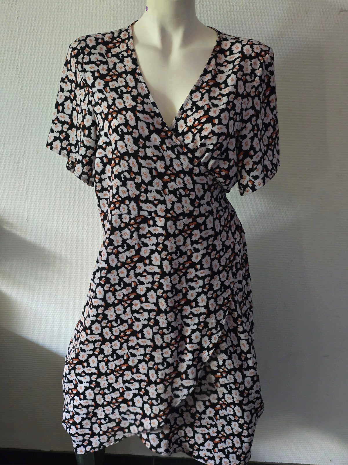Zizzi wikkeljurk met bloemenprint - Maat M, Kleding | Dames, Maat 38/40 (M), Zizzi, Zwart, Ophalen of Verzenden