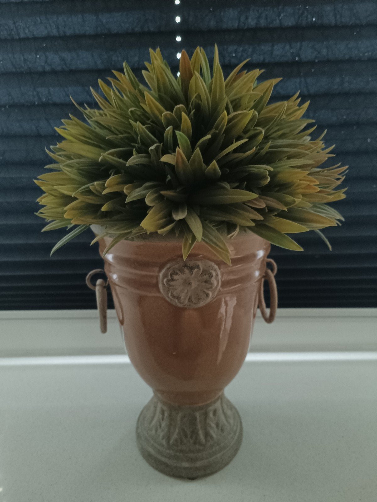 Decoratieve pot met kunstplant - 22cm hoog, Huis en Inrichting, Ophalen, Gebruikt, Bruin, Inclusief decoratie