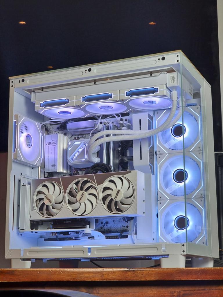 Game pc / RTX 5080 / RYZEN 9800X3D / 4K DDR5 GAMING COMPUTER, 32 GB, Virtual Reality, Nieuw, 1TB m.2 ssd (14900k 13900k 14700k 285k ultra 270k xt