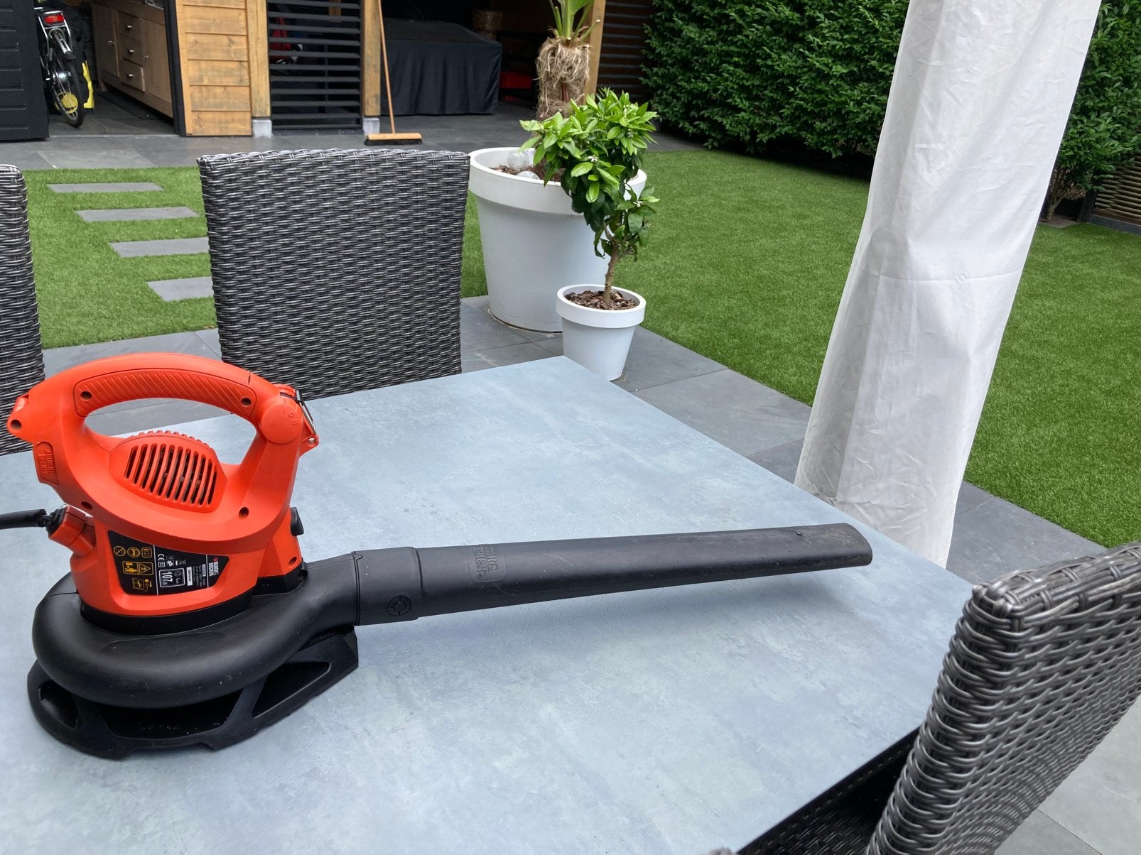 Black & Decker Bladblazer - Elektrisch en Handzaam, Tuin en Terras, Bladblazers, Ophalen, Gebruikt, Elektrisch, Handgedragen