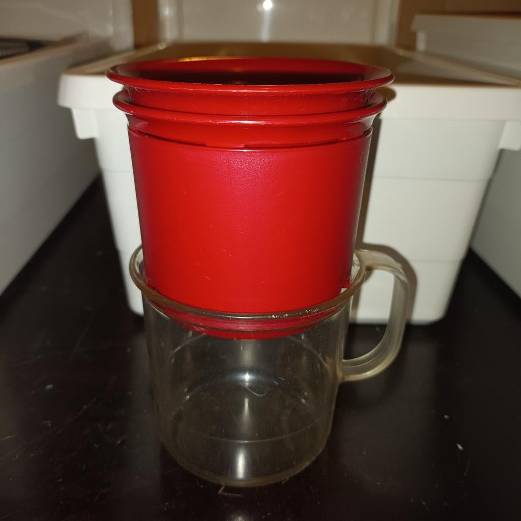 Tupperware AroMax koffie- en theezetset, Huis en Inrichting, Keuken | Tupperware, Zo goed als nieuw, Beker of Kan, Rood, Ophalen of Verzenden