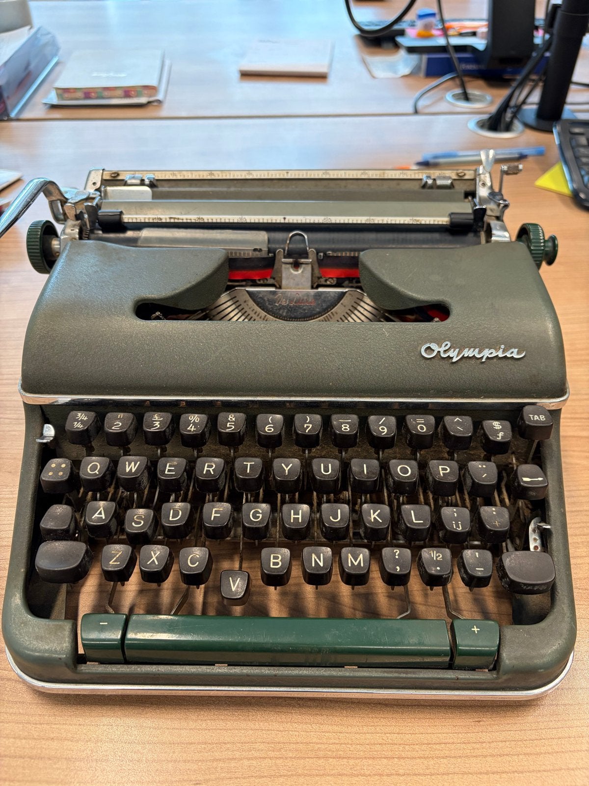 Oude Olympia typemachine., Ophalen
