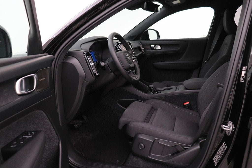 Volvo EX40 Single Motor Extended Range Plus Black Ed. 82 kWh, Auto's, Volvo, Automaat, Gebruikt, 252 pk, Automatische klimaatregeling