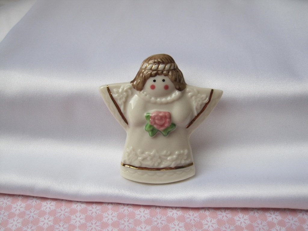 Broche engel keramiek porselein roos bloem 5.4x5.2, Verzenden, Zo goed als nieuw, Overige kleuren, Overige materialen