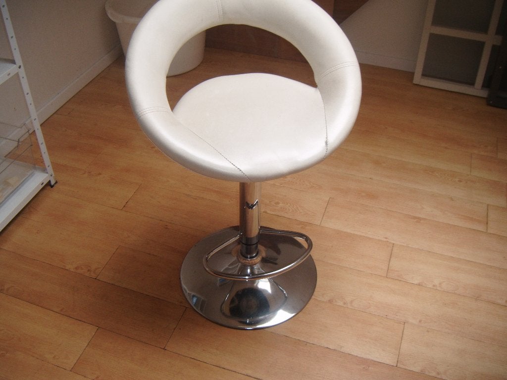 Te Koop bar kruk, Ophalen, Zo goed als nieuw