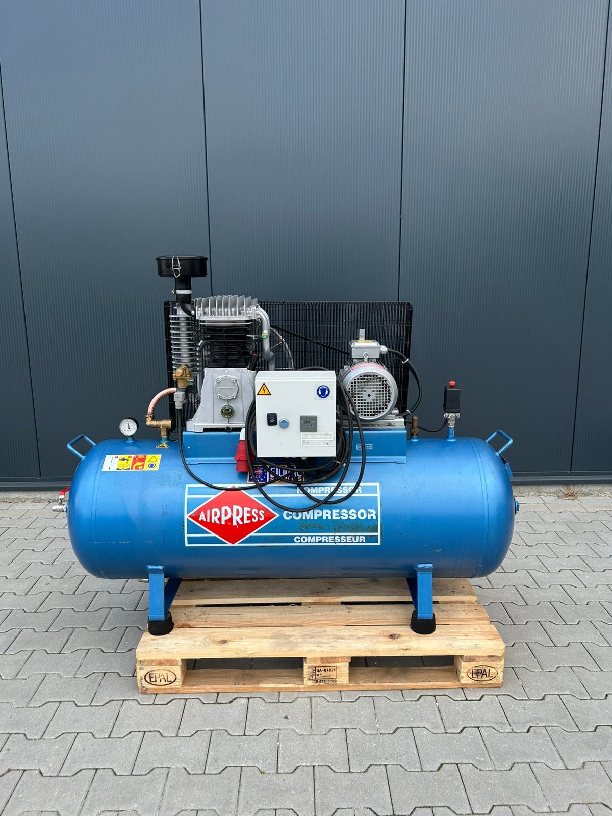 Airpress K 300-700 Super compressor  300 liter = nieuwe pomp, Doe-het-zelf en Verbouw, Ophalen, 400 tot 800 liter/min, Zo goed als nieuw