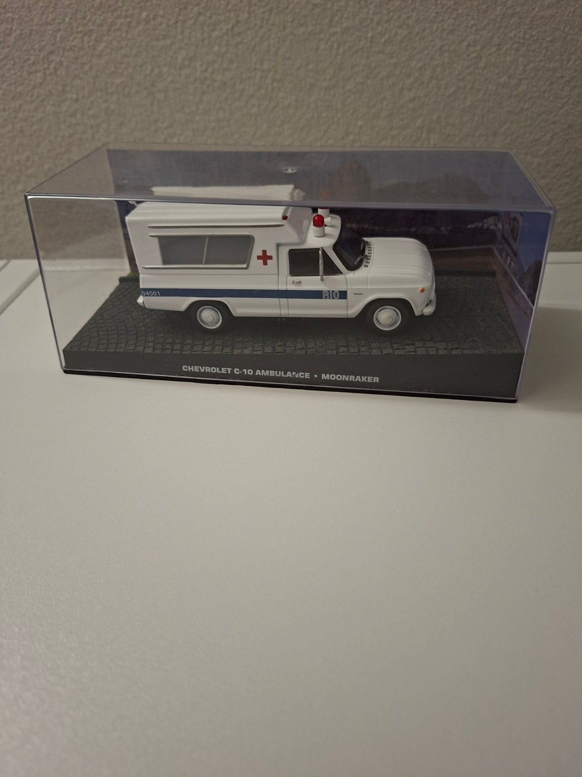 James Bond auto 1:43, Ophalen of Verzenden, Zo goed als nieuw, Auto, Overige merken