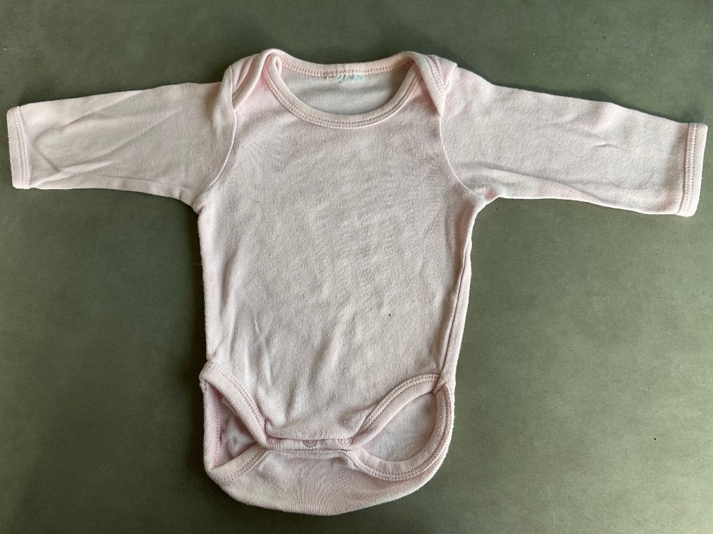Comfortabele lichtroze romper maat 50-56, Ophalen of Verzenden, Zo goed als nieuw, Meisje, Nacht- of Onderkleding
