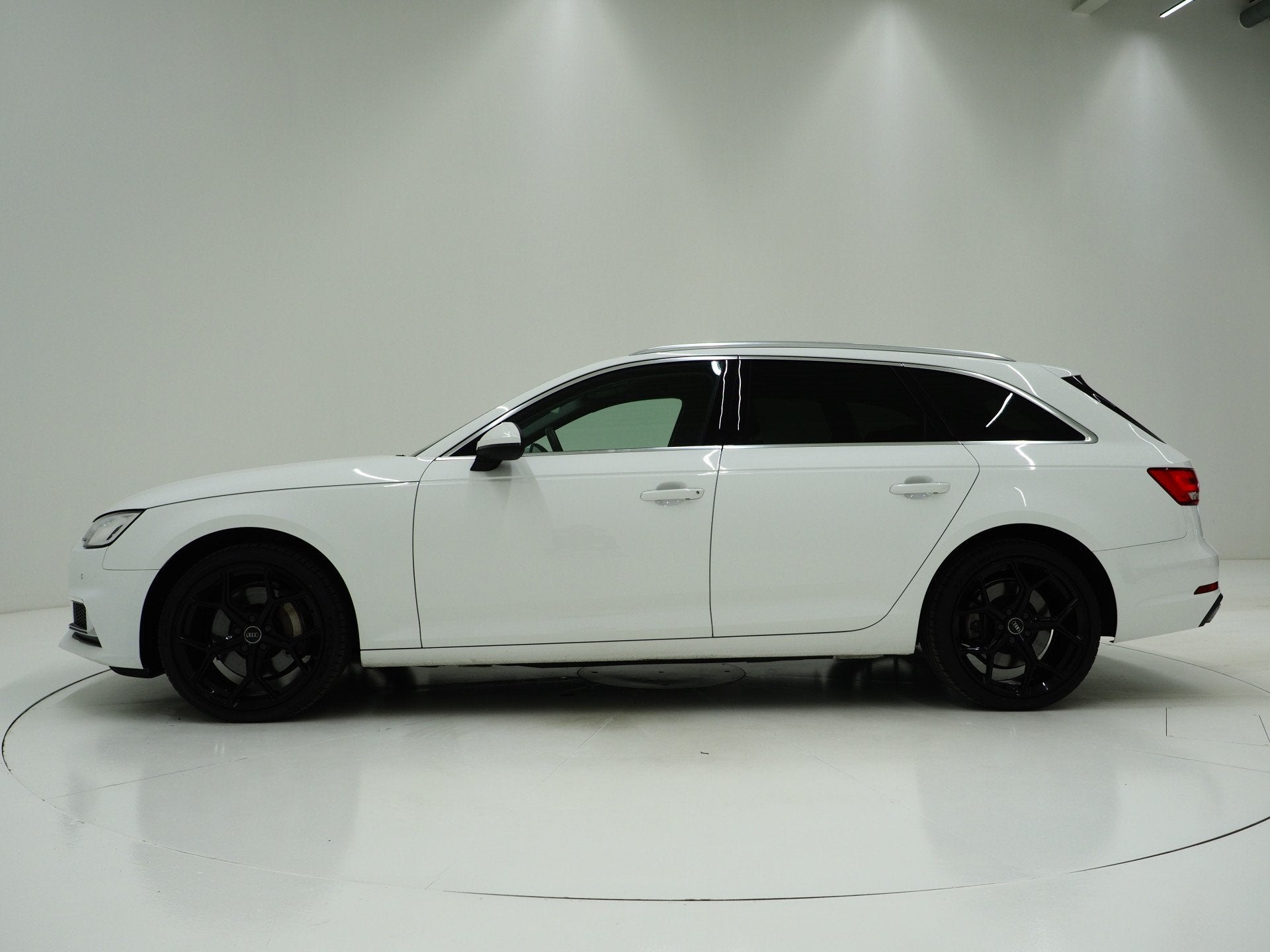 Audi A4 Avant 45 TFSI quattro Hybrid | Sportstoelen | Keyles, Automaat, Dealer onderhouden, Stof, Gebruikt