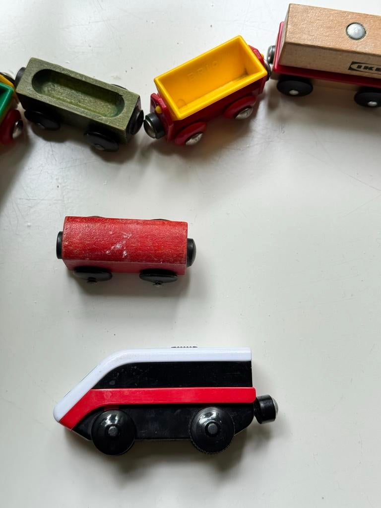 Brio & Ikea Houten Treinset met Elektrische Locomotief (8 st, Ophalen of Verzenden, Gebruikt