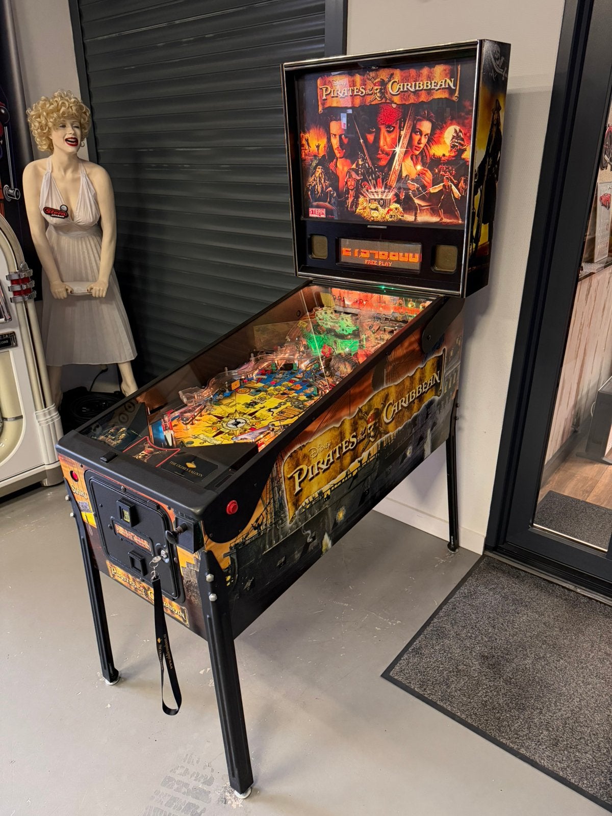 Prachtige flipperkast Stern Pirates Of The Caribbean Pinball, Verzamelen, Automaten | Flipperkasten, Ophalen, Stern, Zo goed als nieuw