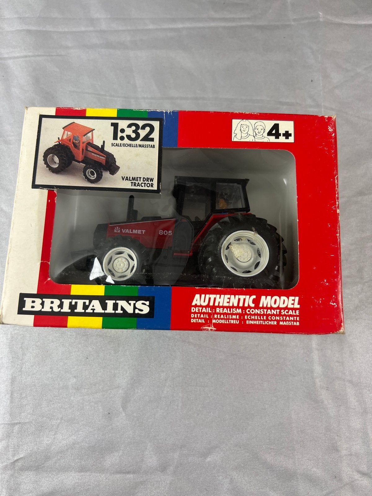 Britains Valmet DRW Tractor 1:32 - Nieuw in doos, Hobby en Vrije tijd, Modelauto's | 1:32, Ophalen of Verzenden, Nieuw