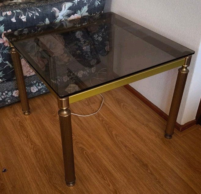 2 x Glazen bijzettafels met rookglazen blad en messing frame, Ophalen, Minder dan 50 cm, Gebruikt, 50 tot 75 cm