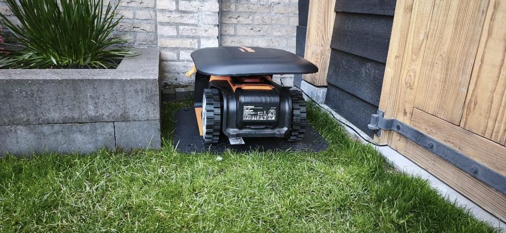Robot grasmaaier  incl. Garage, Gebruikt, Bestuurbaar via app, Minder dan 20 cm, Ophalen
