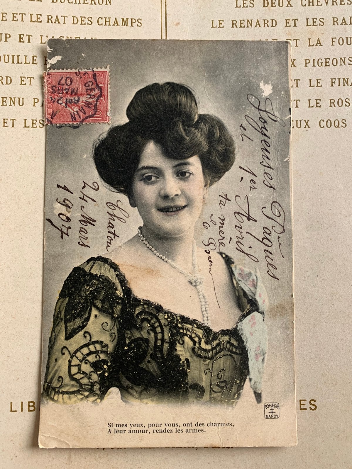 24-3-1907 Dame met parelketting (EL), Ophalen of Verzenden, Voor 1920, Gelopen, Overige thema's
